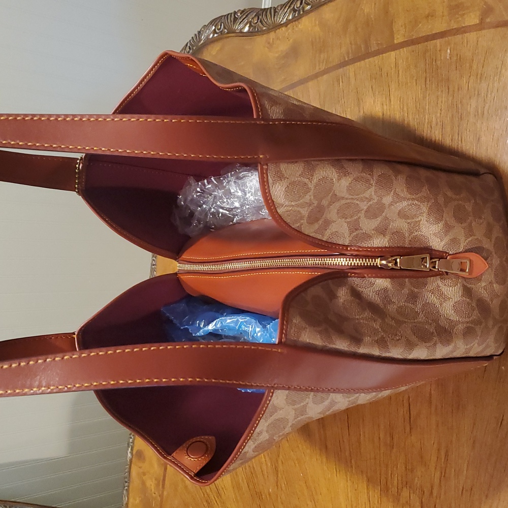 Like NEW Coach Hadley Hobo Bag In Signature Canvas - Picture 12 of 15